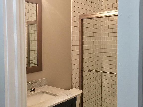 5th image of 2122 Christian St #8d3b2x636