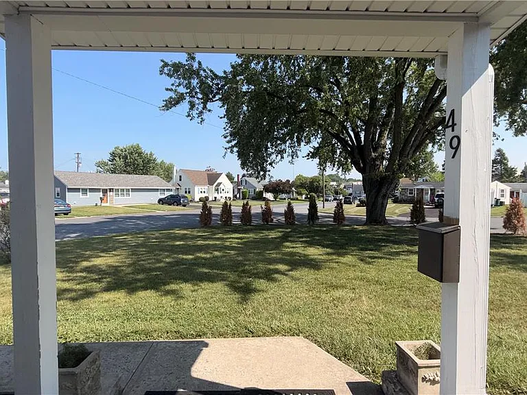 49 Seyfried Ave — Photo 14