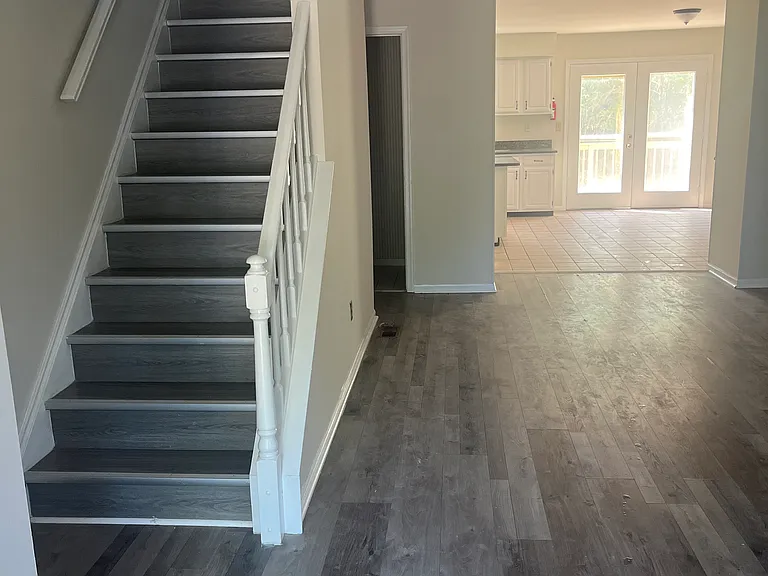 309 Patricia Cir — Photo 2