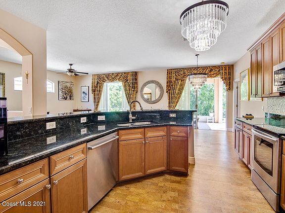 5th image of 8073 Kingswood Way