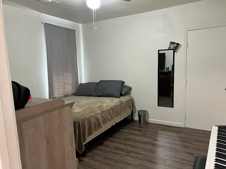 1006 N College St — Photo 14