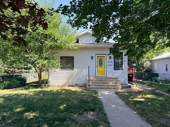 2nd image of 912 E 2nd Ave