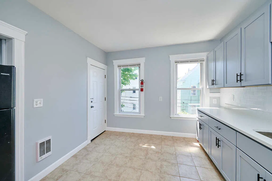 2 bed, 1100 sqft, $2,700 — Photo 3
