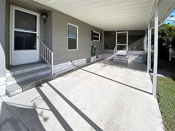 4th image of 915 Oleander Cir