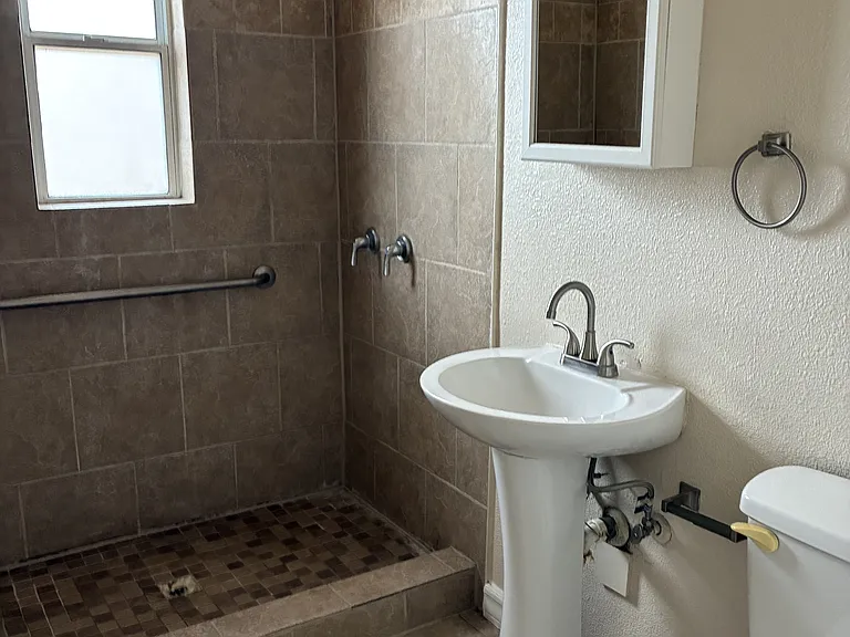 5140 Tropicana Ave — Photo 8