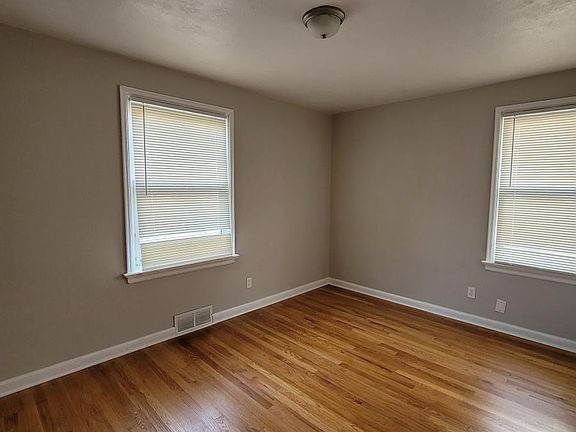 5th image of 3640 Boswell Ave