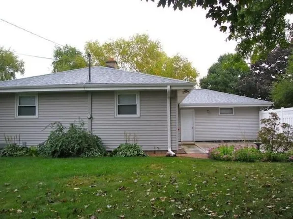 5494 Moorehead Ln, Greendale, WI 53129