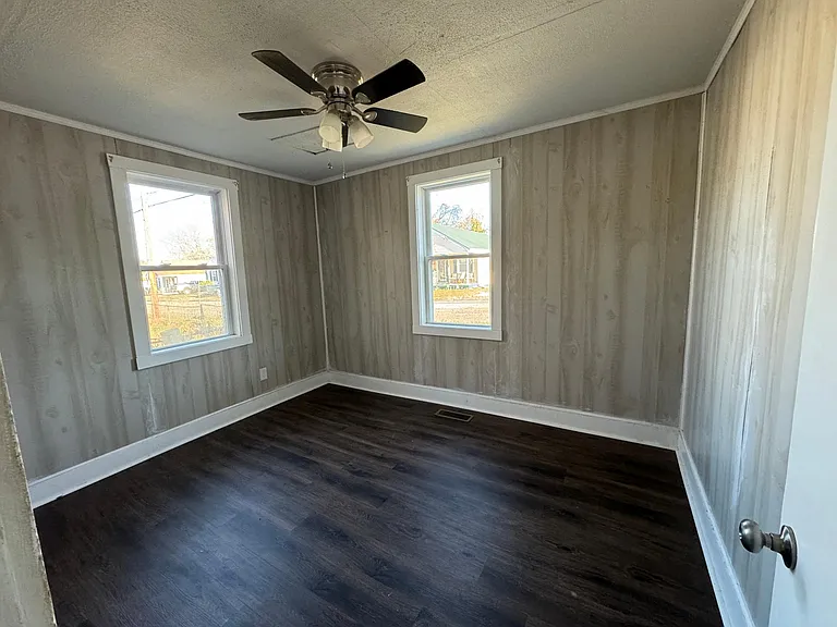 211 Hylawn Ave — Photo 6