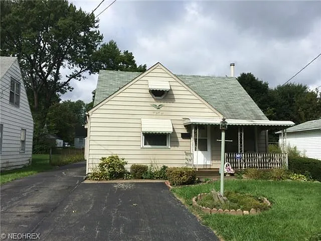 242 S Main St photo 1
