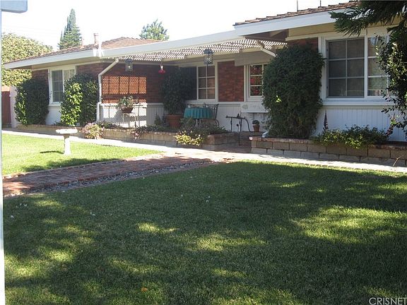 4th image of 8016 Woodlake Ave