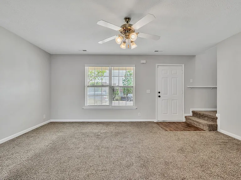 1036 Cheryl Ln — Photo 5
