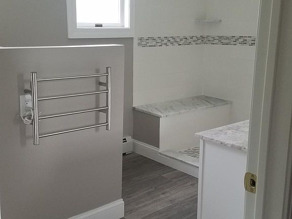3rd image of 40 Borden Ave