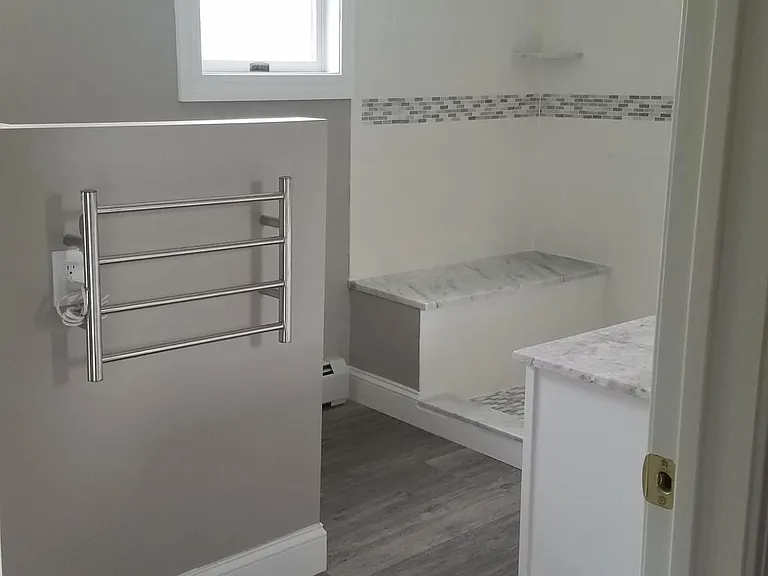 40 Borden Ave #DOWNSTAIRS — Photo 3