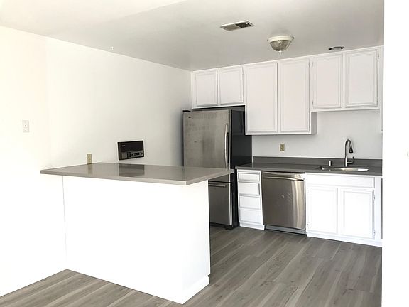 5th image of 2272 Lombard St APT 2