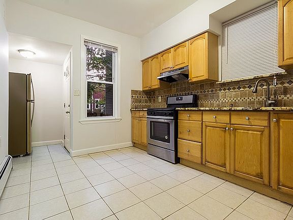 4th image of 397 Union St