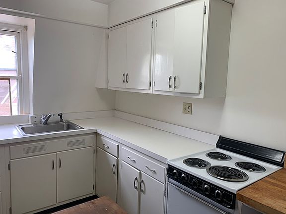 3rd image of 5711 Howe St #825-6