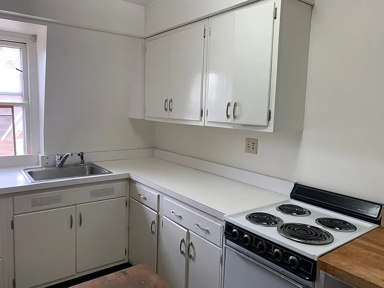 5711 Howe Street 825 — Photo 3