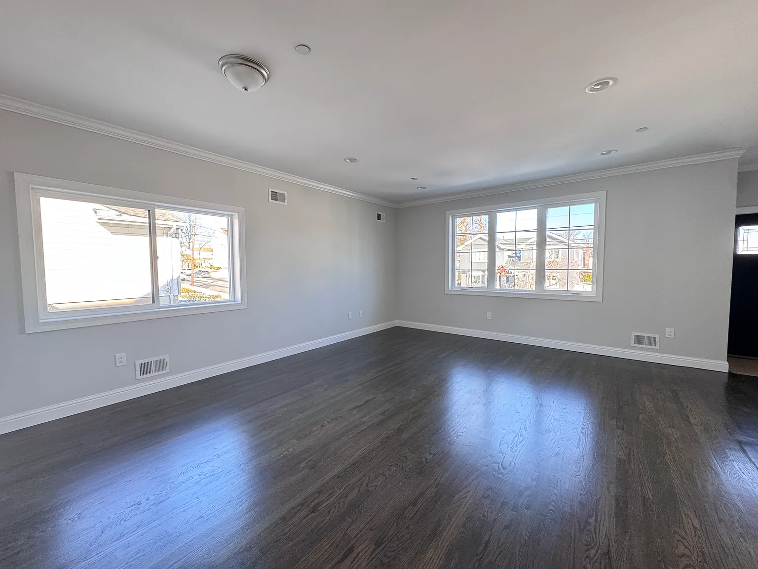 3 bed, 1300 sqft, $3,500 — Photo 2