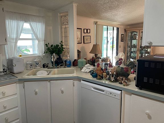 5th image of 6851 Elderberry Dr
