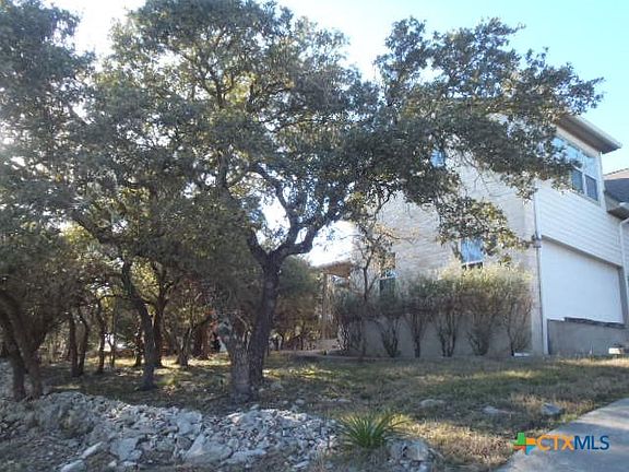 3rd image of 20 Whistling Wind Ln