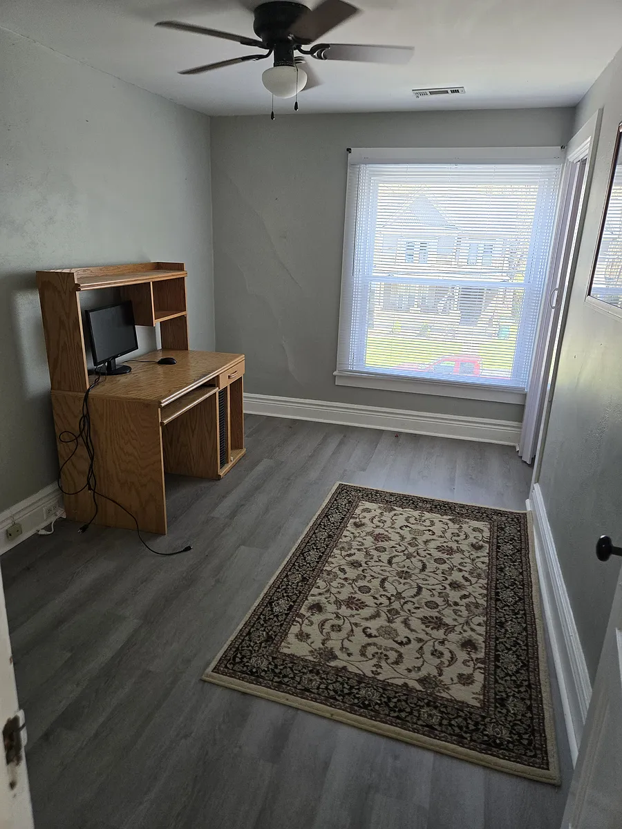 Building Photo - 41 S Lake St #2