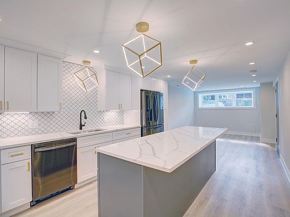 5th image of 3248 W Warner Ave #G