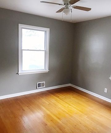 5th image of 16004 Wausau Ave