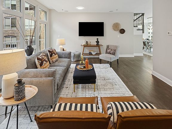 4th image of 400 N Orleans St Unit 4D