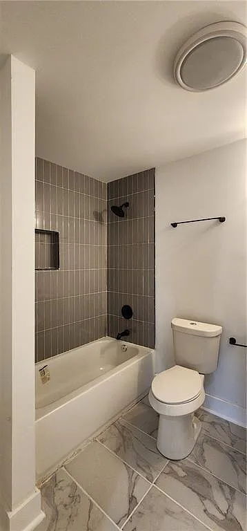 3 bed, 2.0 bath, 1406 sqft, $2,300 — Photo 3