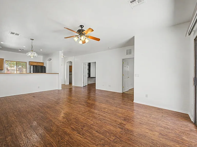 2050 N Arbor Ln — Photo 34