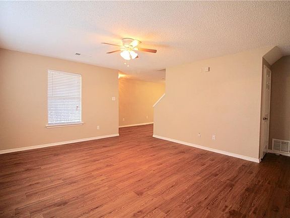 3rd image of 10203 Glenn Vista Dr