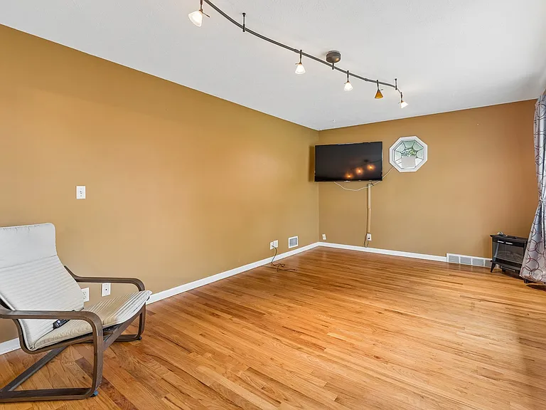 3006 S 108th St — Photo 5