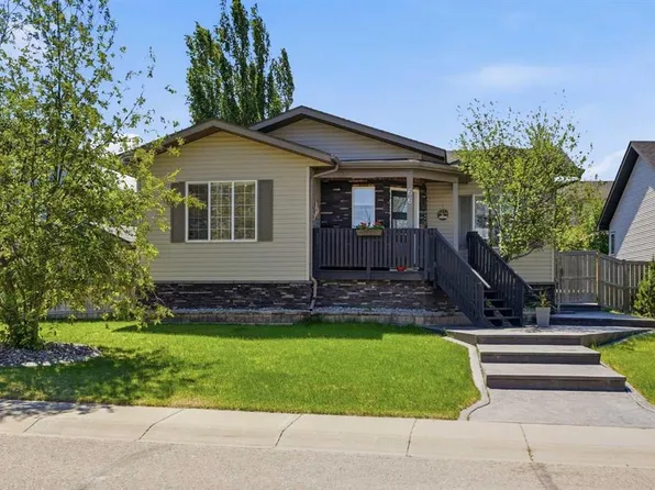 66 NE Pondside Cres, Blackfalds, AB T4M 0G3