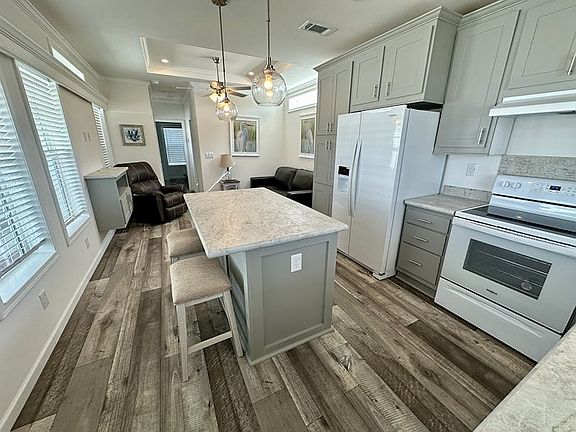 3rd image of 7125 Fruitville Rd #Lur26h