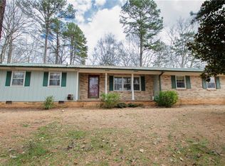911 Fairfield Dr, Seneca, SC 29678