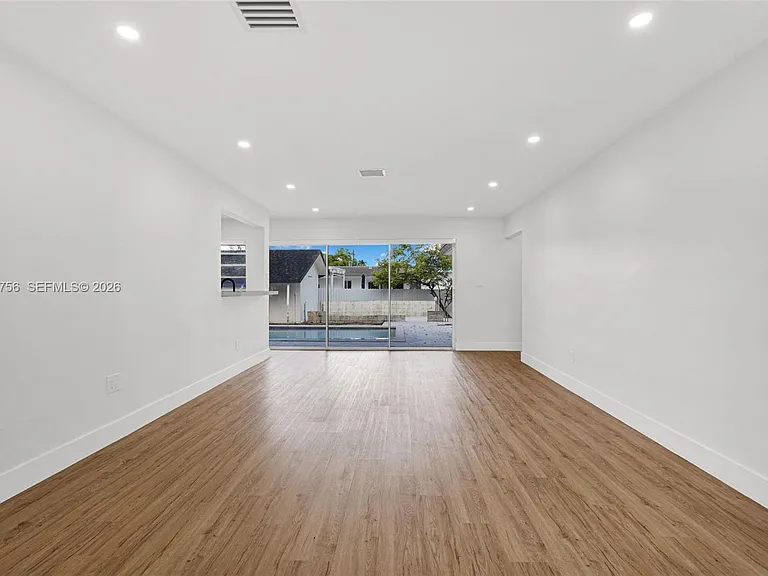 8201 SW 42nd St — Photo 5