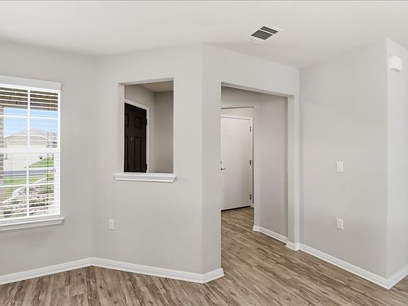 3rd image of 532 Hereford Ln