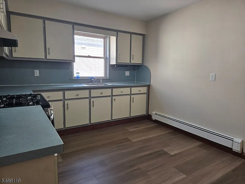2 bed, 1.0 bath, $2,600 — Photo 2