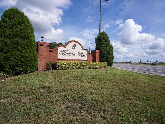 4th image of 210 Pine Cone Dr