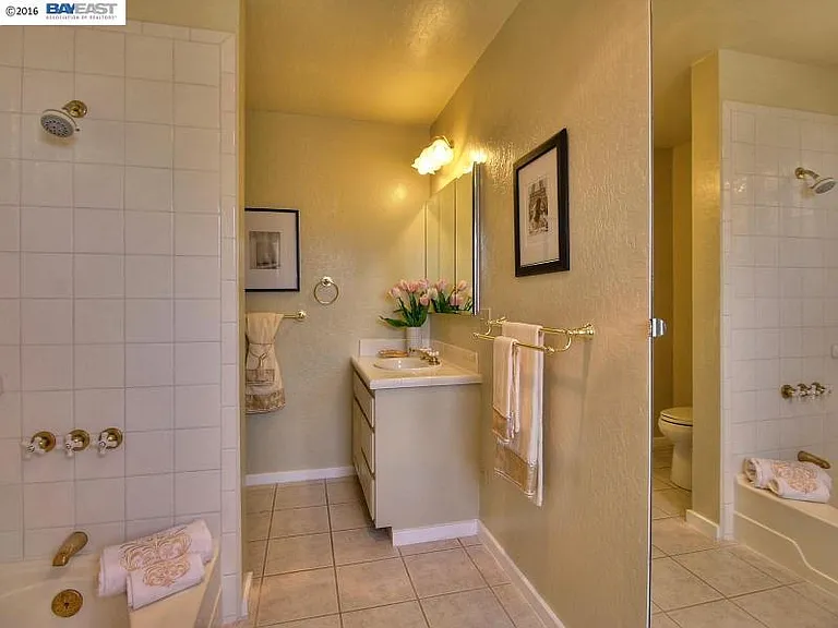 22215 Cameron St — Photo 16
