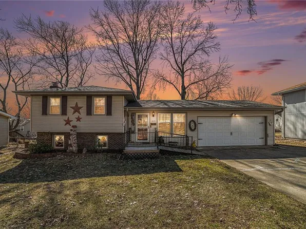 409 Stuart St, Liberty, MO 64068