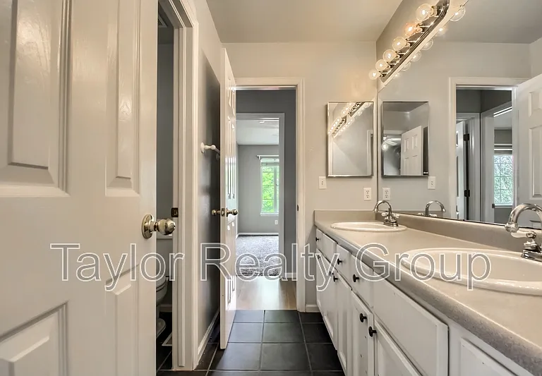 13460 Vine St — Photo 21
