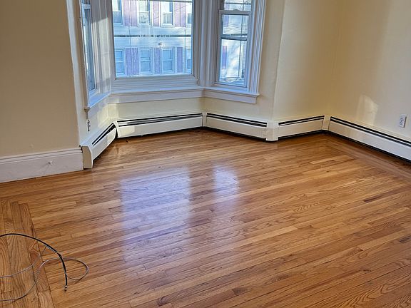5th image of 20 Metcalf Ave #1
