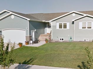 713 27th St NW, Minot, ND 58703