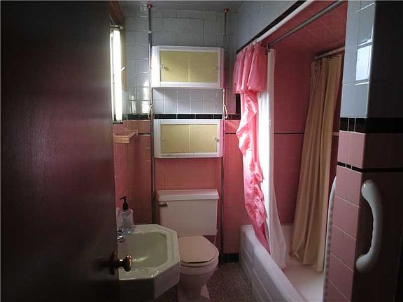 5th image of 142 Morewood Ave