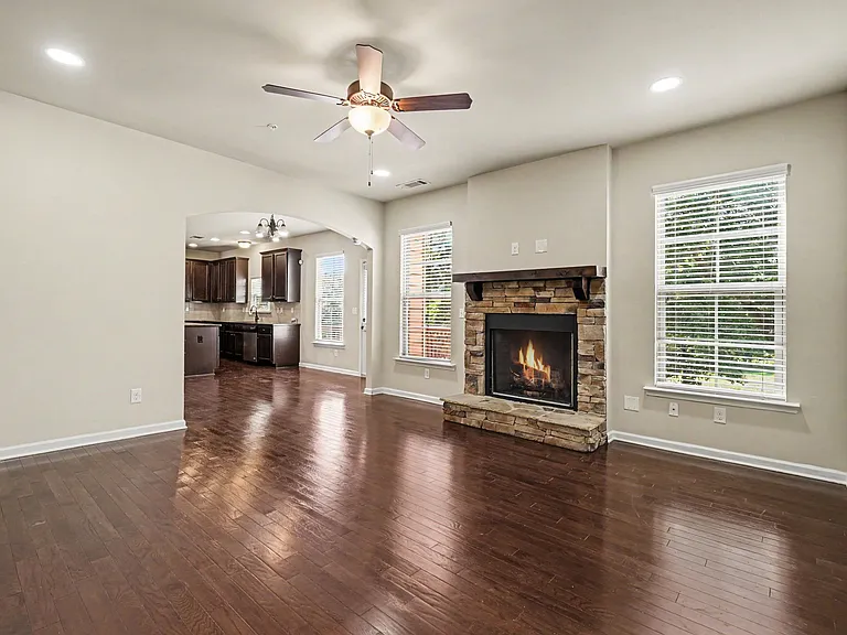 333 Summit Village Dr — Photo 9