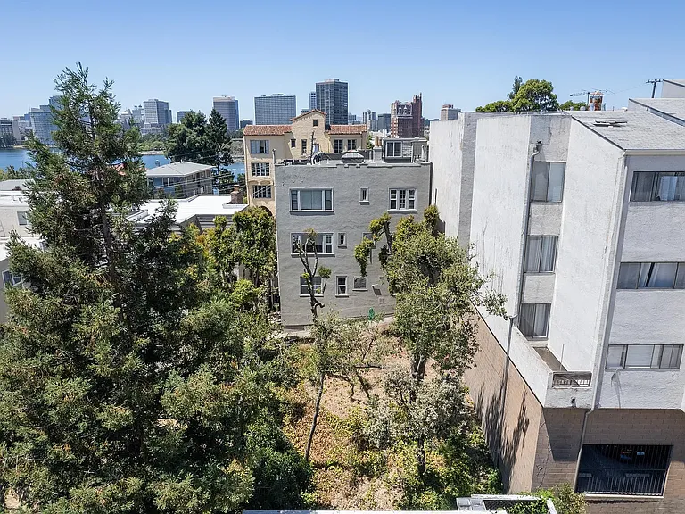 442 Merritt Ave #1 — Photo 10