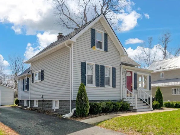 738 N 9th St, Saint Clair, MI 48079