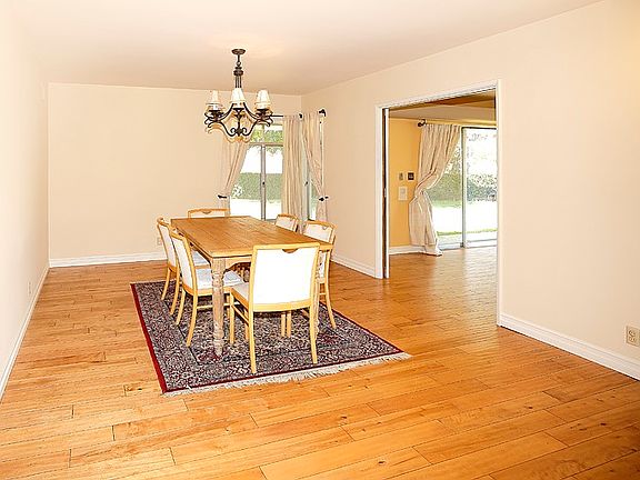 5th image of 1400 Greenmont Dr