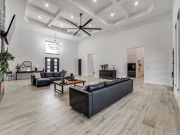 4th image of 903 Gillette Blvd